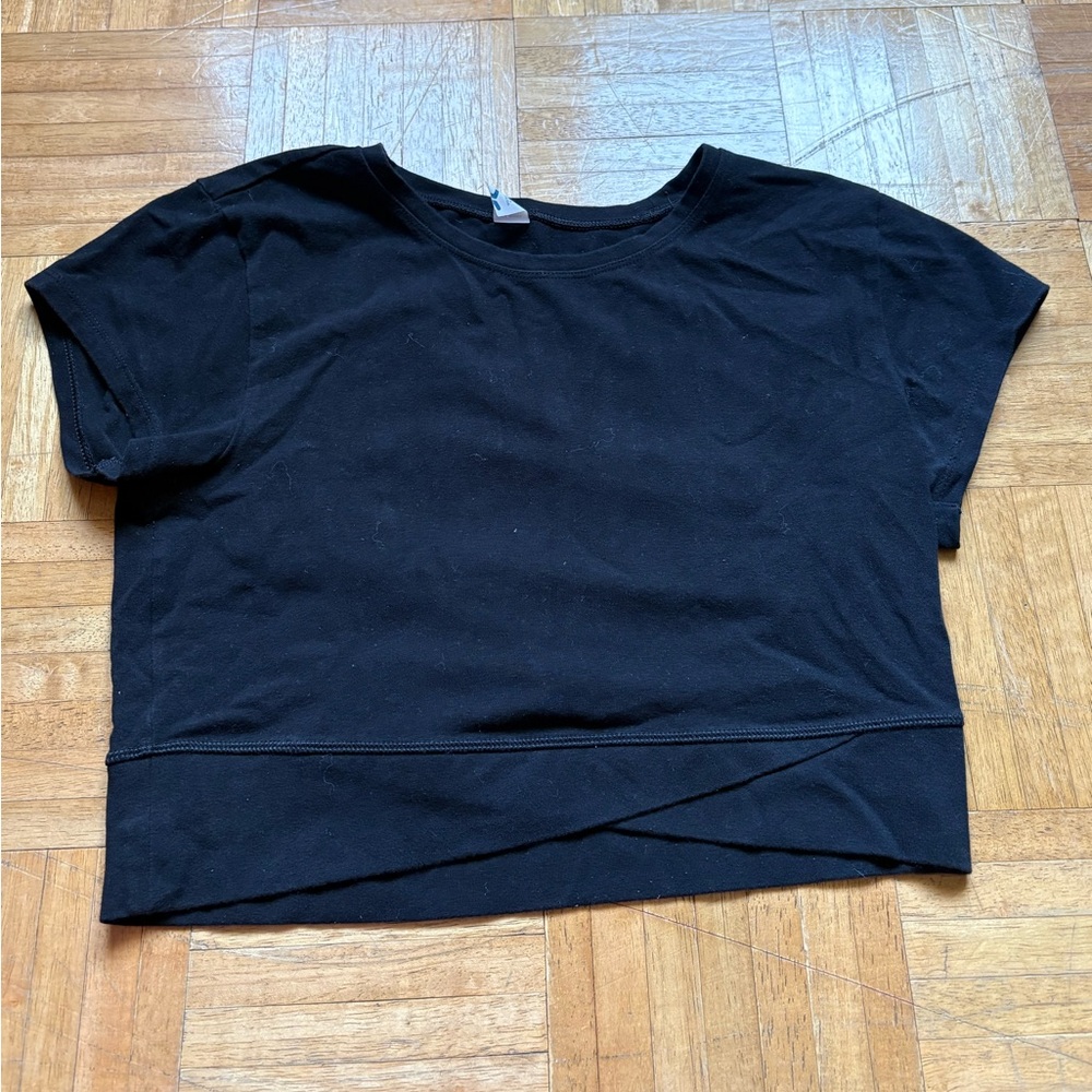 Old Navy black power chill criss-cross crop top in size M